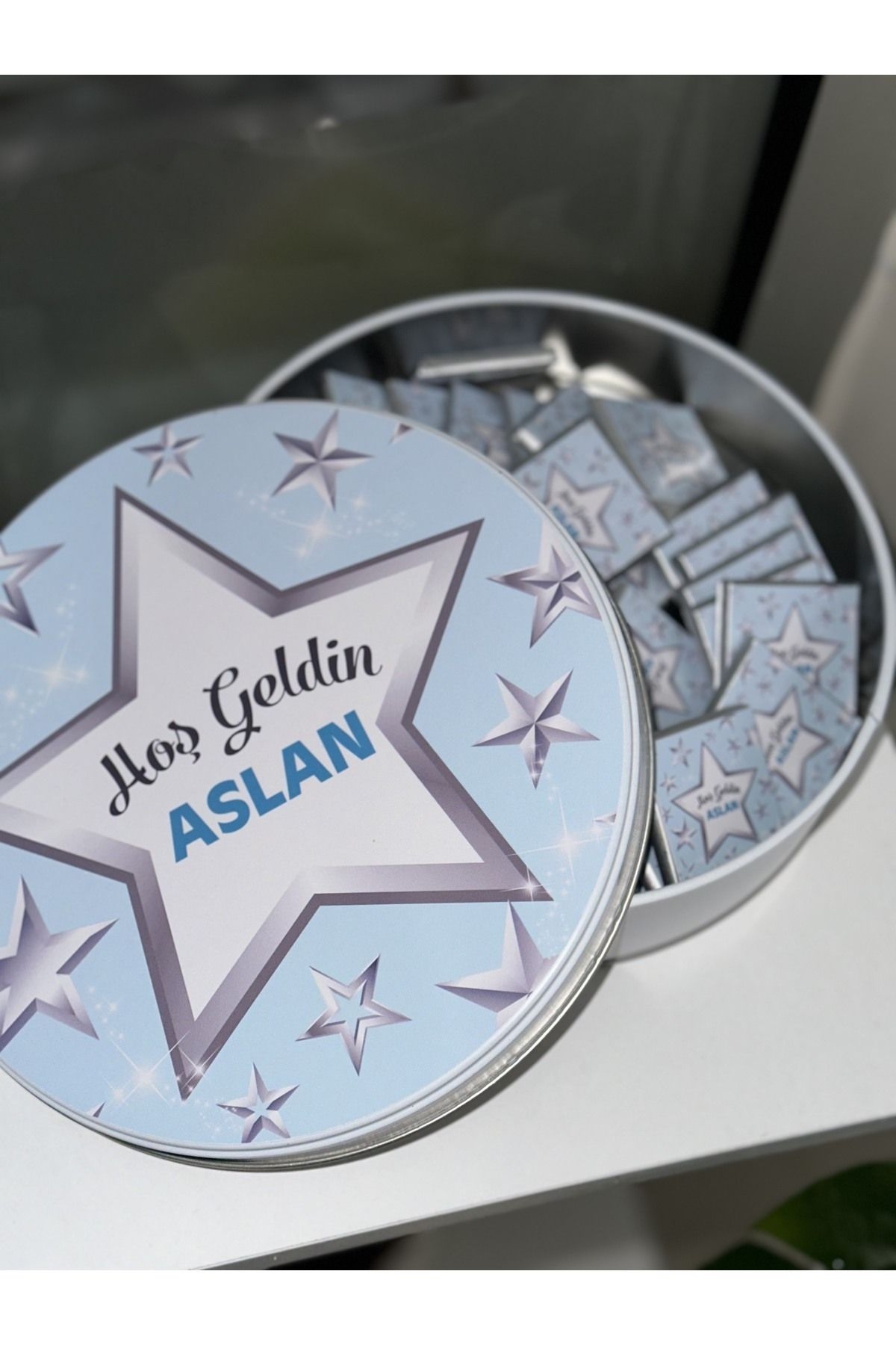 Metal Kutuda 40 Adet Pelit Valonia Hoşgeldin Bebek Çikolatası Parlak Yıldızlar