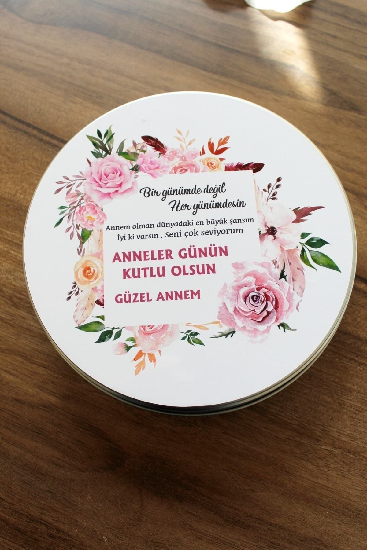 Metal Kutuda Anneler Günü Hediye Çikolata