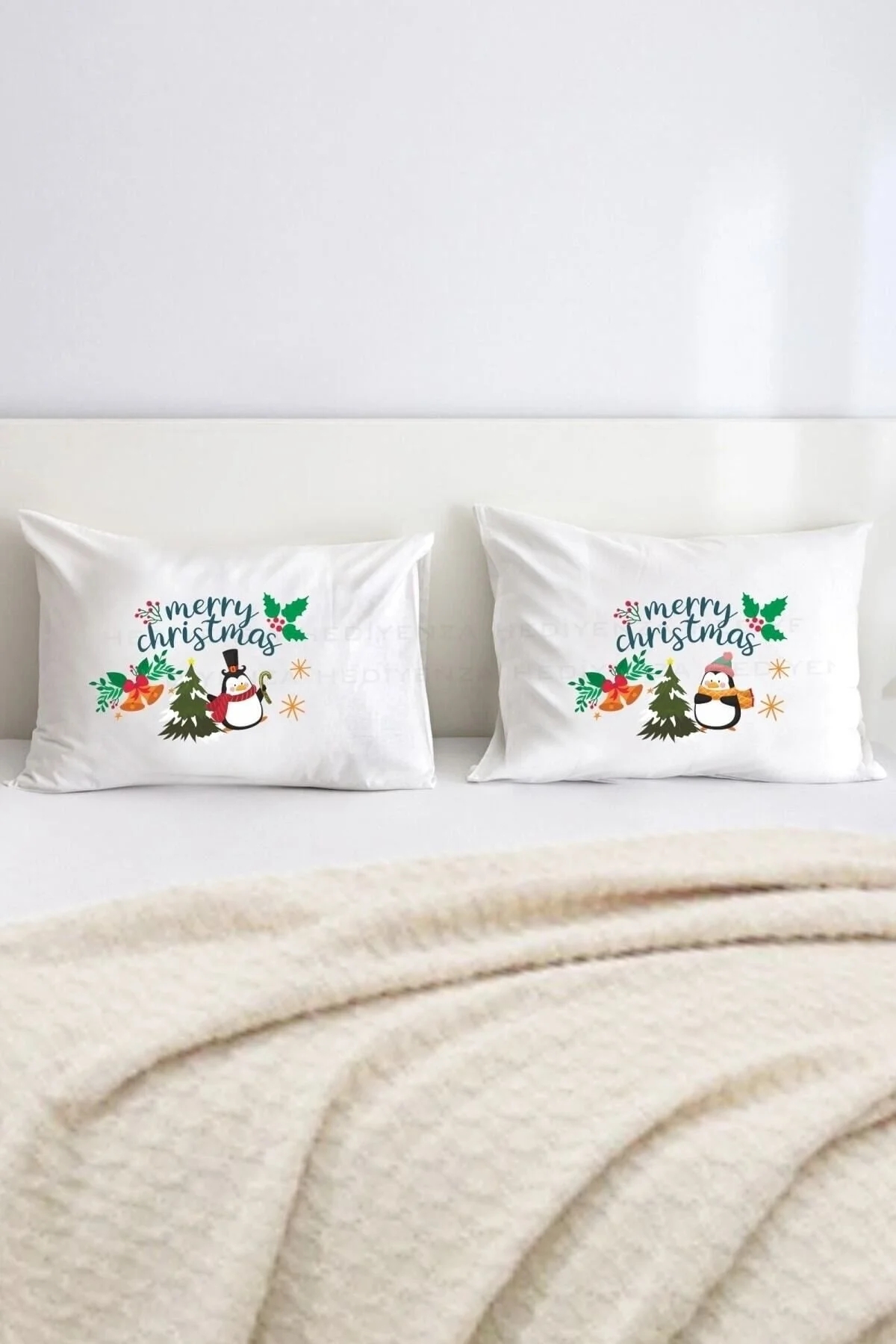 Yeni Yıl Mery Christmas Penguenler Çift Kişilik Dekoratif Yastık Kılıfı 50x70 Cm - Kırmızı