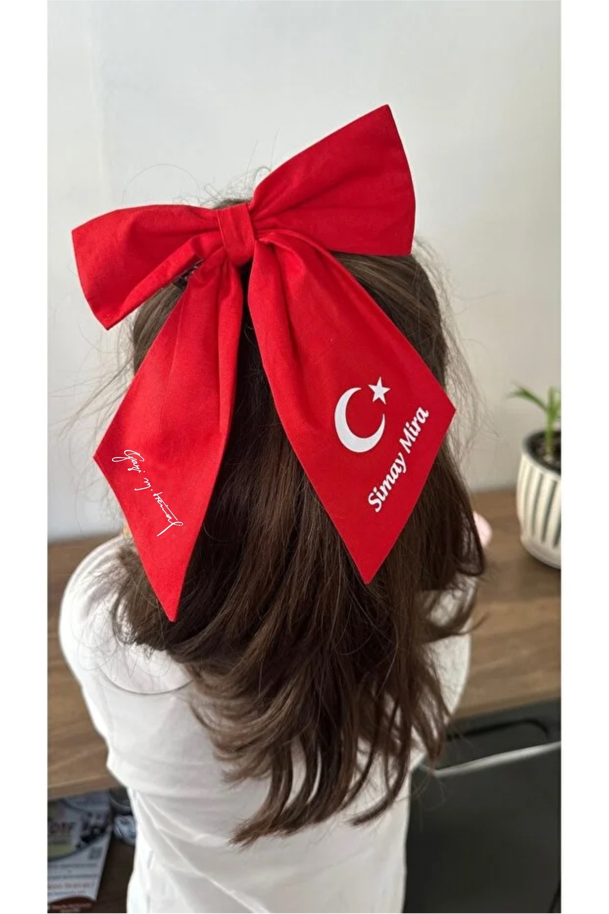 Türk Bayrağı ve Atatürk İmza Baskılı İsimli Kız Çocuk Fiyonk Tokası