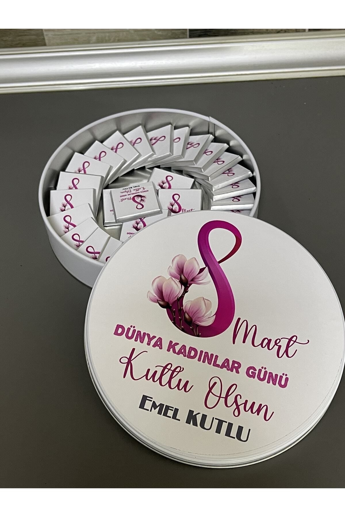 8 Mart Dünya Kadınlar Günü Çikolata Kutusu 40 Adet Çikolatalı